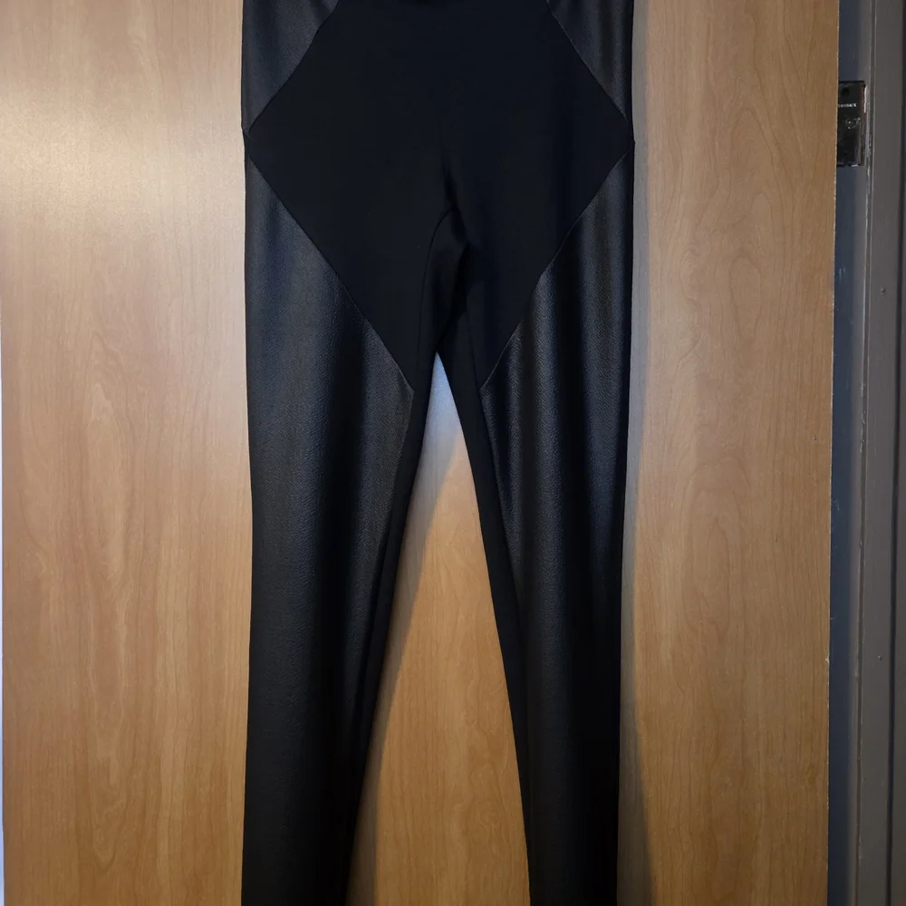 EXPRESS Black Women's Faux Leather Leggings Size S - Picture 2 of 5